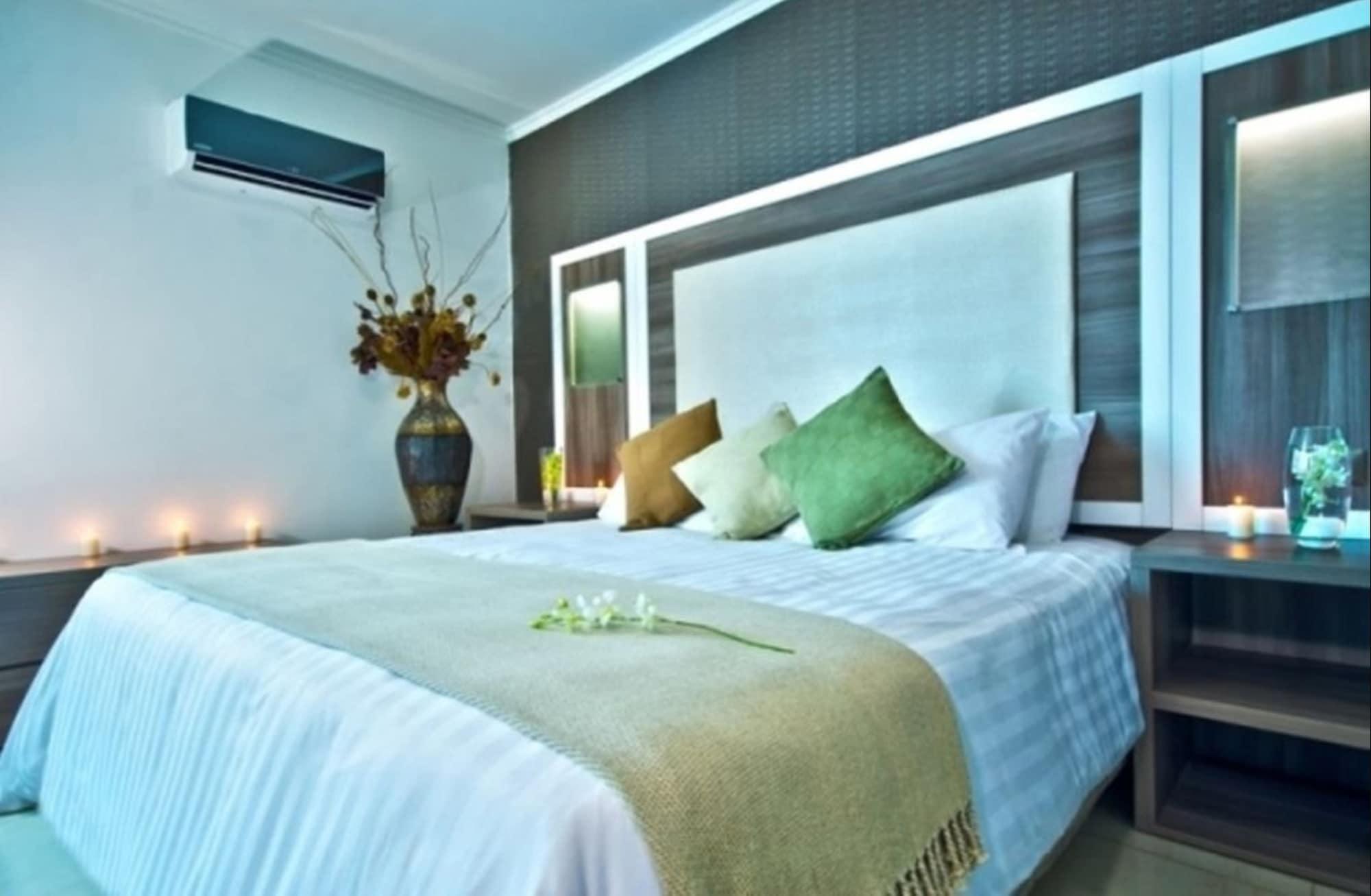 Hotel Bahia Suites Панама Сити Екстериор снимка